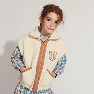 Жилет плюшевый Gingersnaps "Juno Horse Badge", ваниль с карамелью